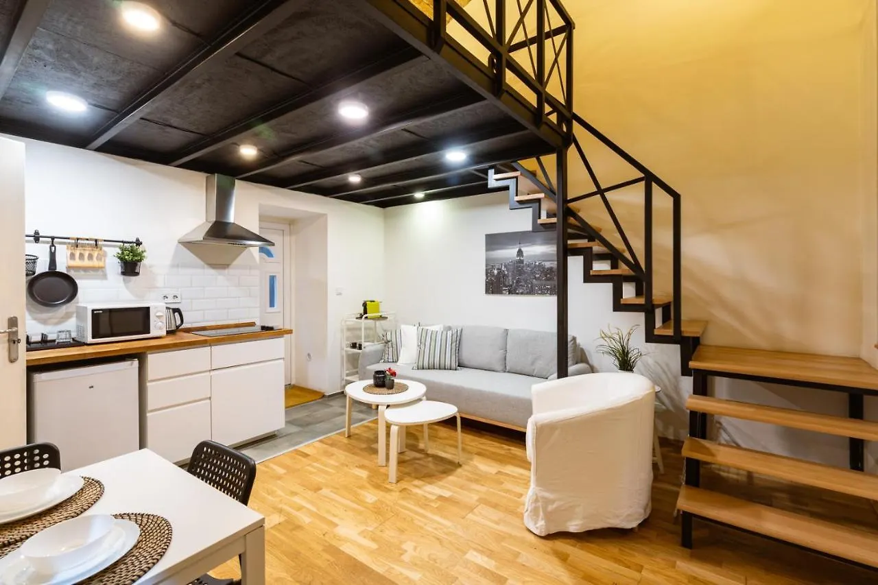 Modern Stylish Apartment @ Superb Central Location location